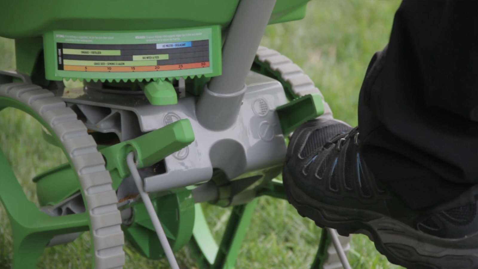 golfgreen-rotary-spreader-72964aee-7892-4136-b8b4-b0ca1b8ed894.jpg