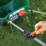 scotts-turfbuilder-deluxe-edgeguard-spreader-1d9cc8bd-6cc4-4877-a345-b11a845bb1cf.png