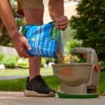 scotts-wizz-battery-operated-handheld-spreader-a71e436e-30f9-41eb-adfb-34d5297216c2-jpgrendition.jpg